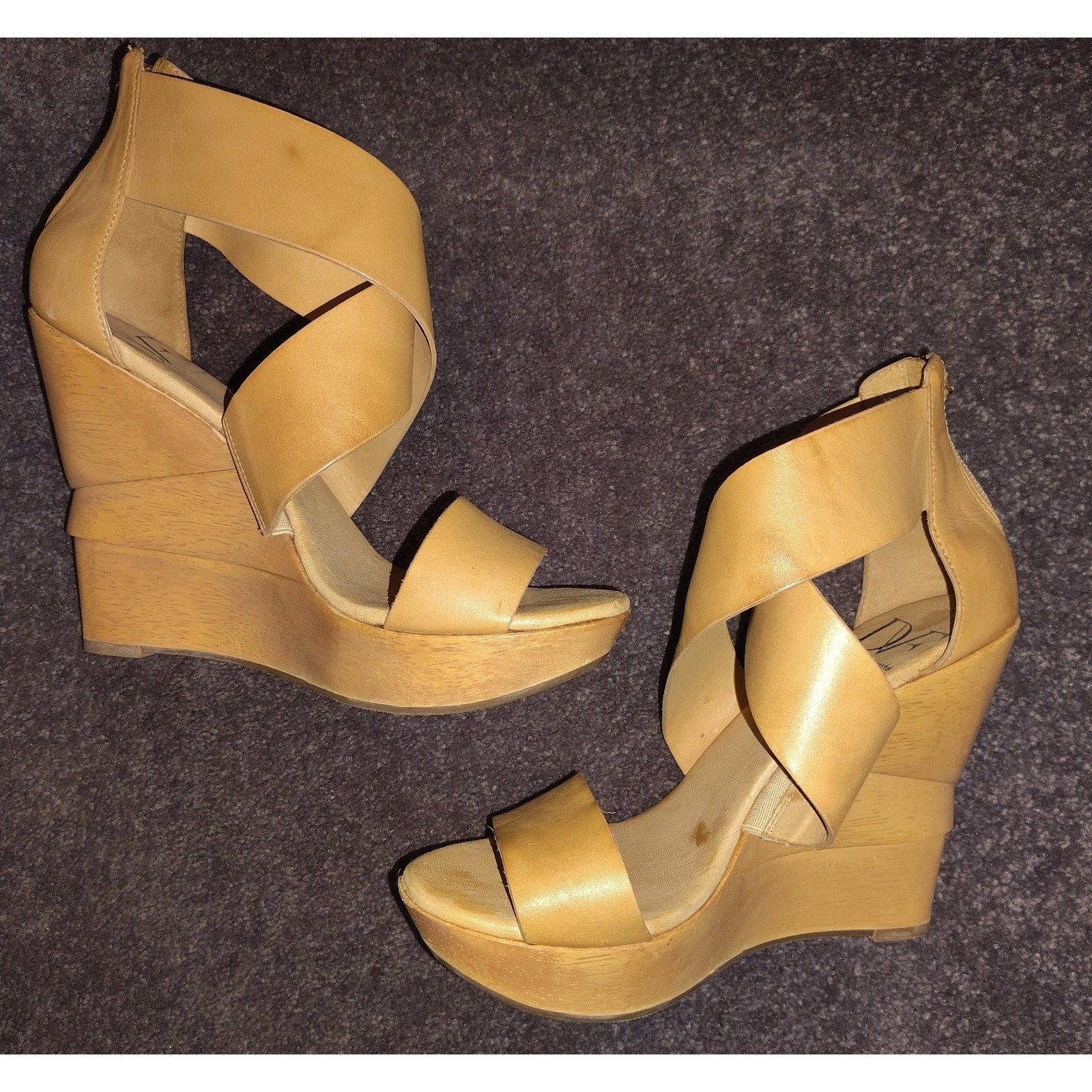 DVF Opal 5" Leather & Wood Wedge Sandal Sz 8