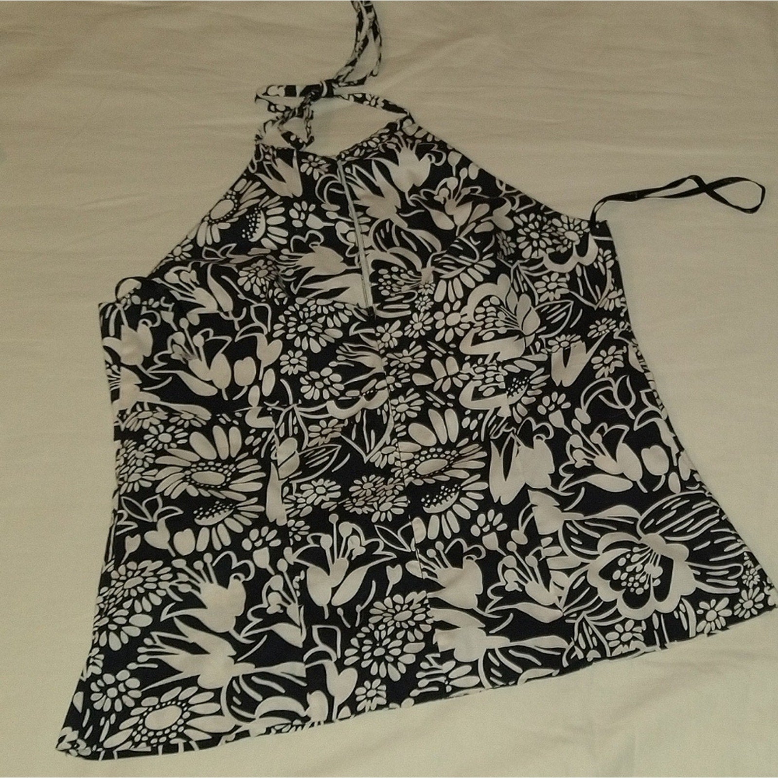 INC Peek- a-boo Halter top Sz 8