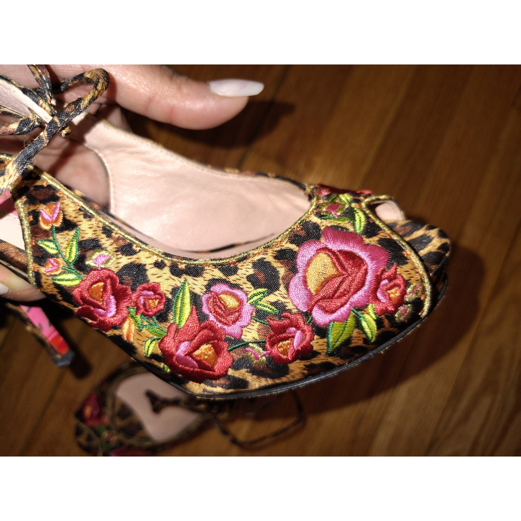 Vintage Betsey Johnson rose embroidered animal print heels Sz 6.5