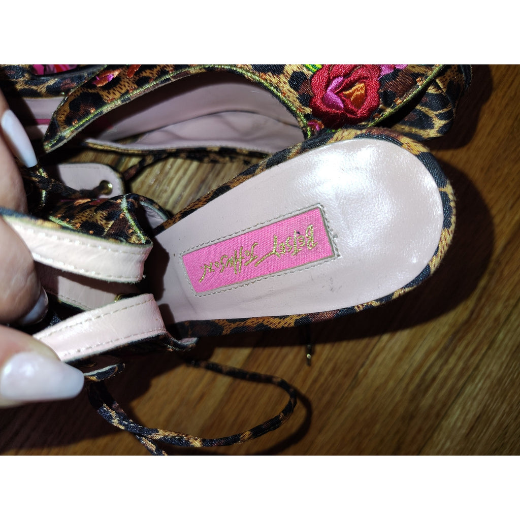 Vintage Betsey Johnson rose embroidered animal print heels Sz 6.5