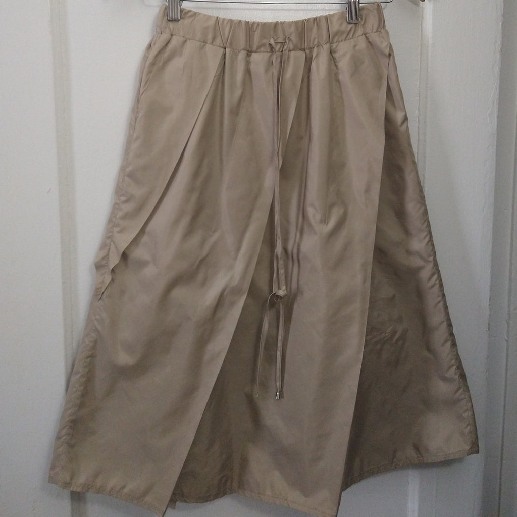 Belissa NWT Sz S Parachute skirt w/ pleating deatils