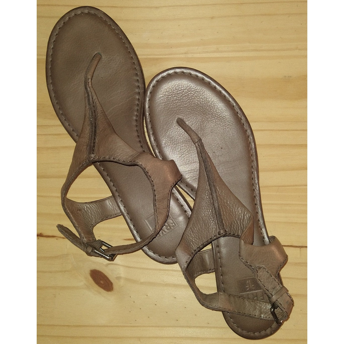 Frye Pebble Leather Sandals Sz 10 in Taupe