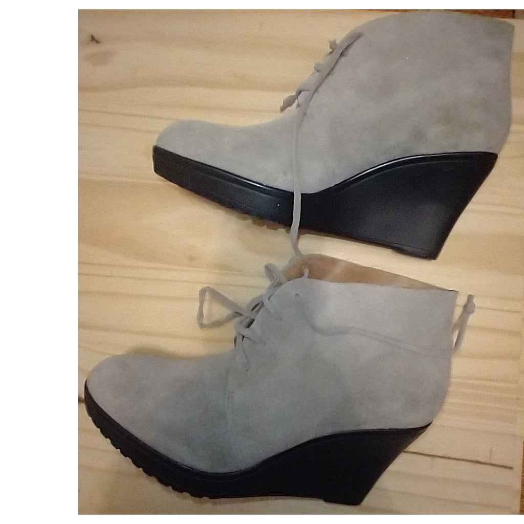 Via Spiga Sz 7 Suede Lace up Wedges