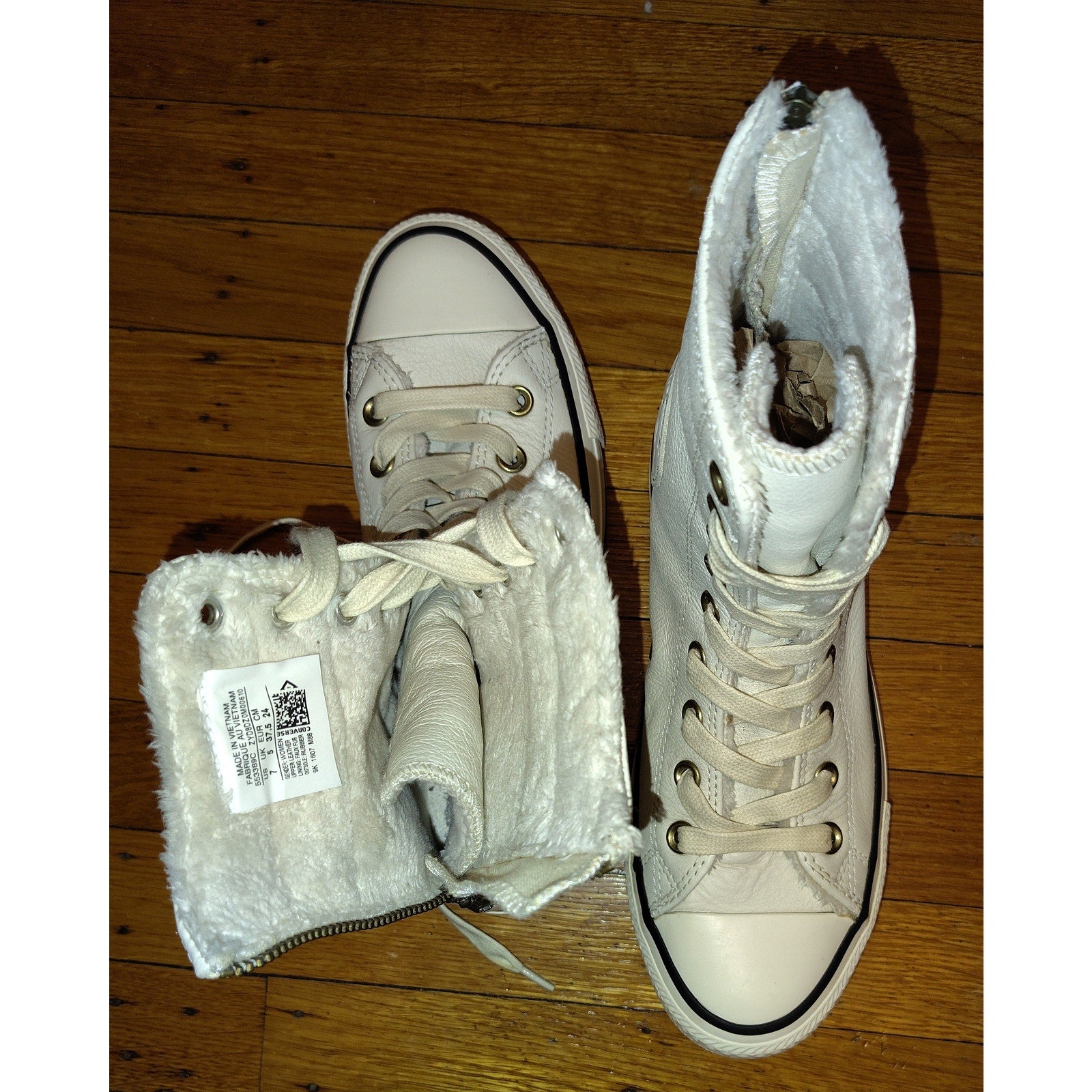 Converse Leather lined High tops w/zipper Sz 7