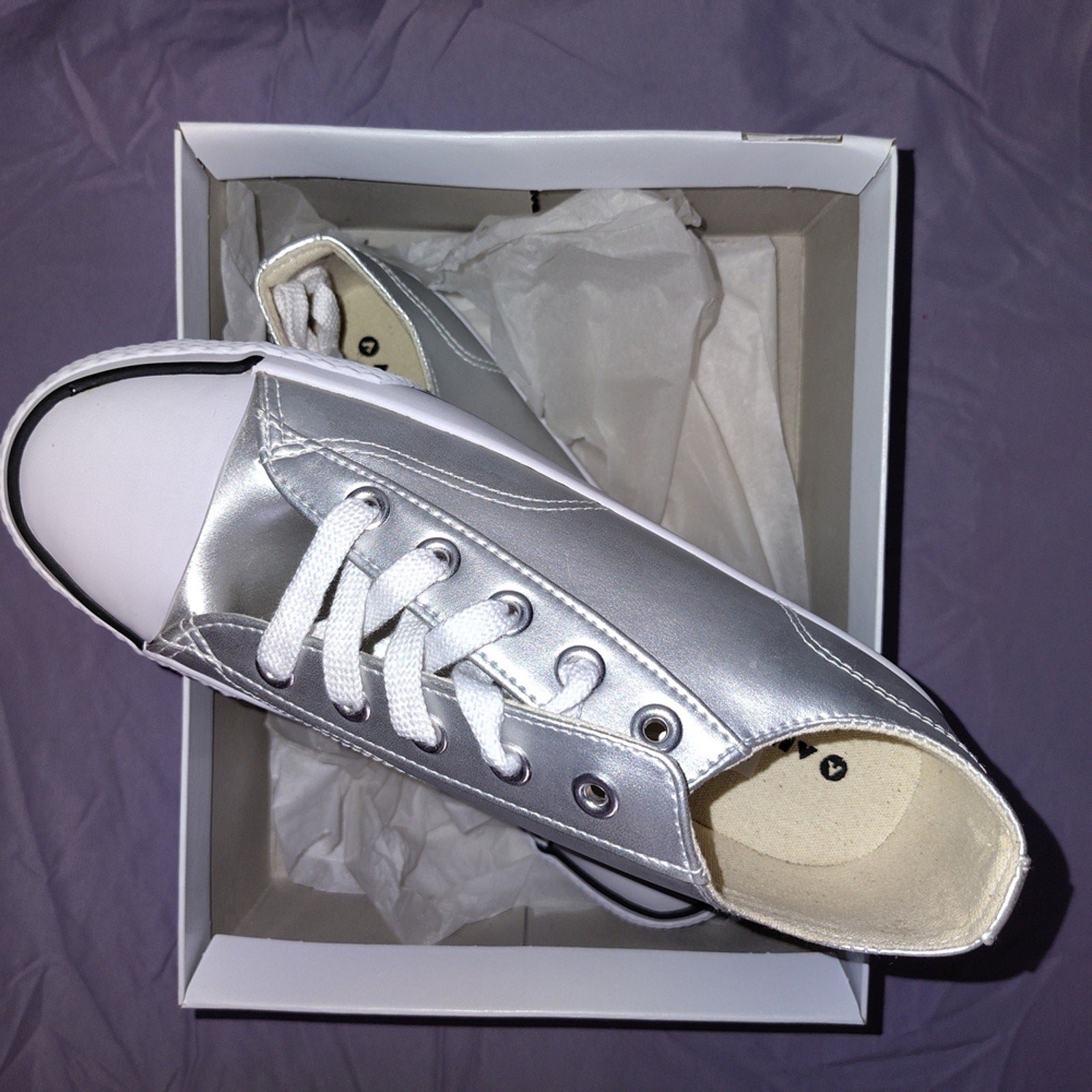 Airwalk Silver and White Women's Sneakers Sz 8