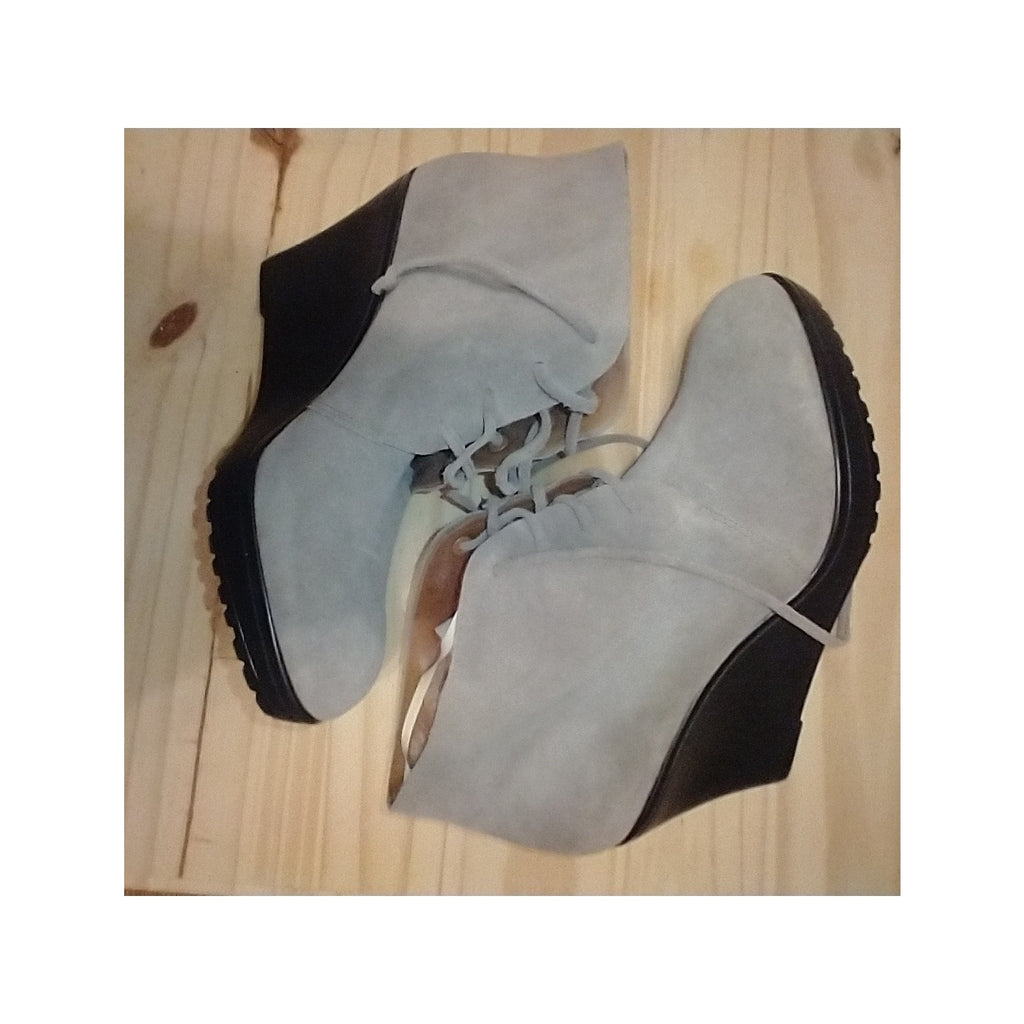 Via Spiga Sz 7 Suede Lace up Wedges