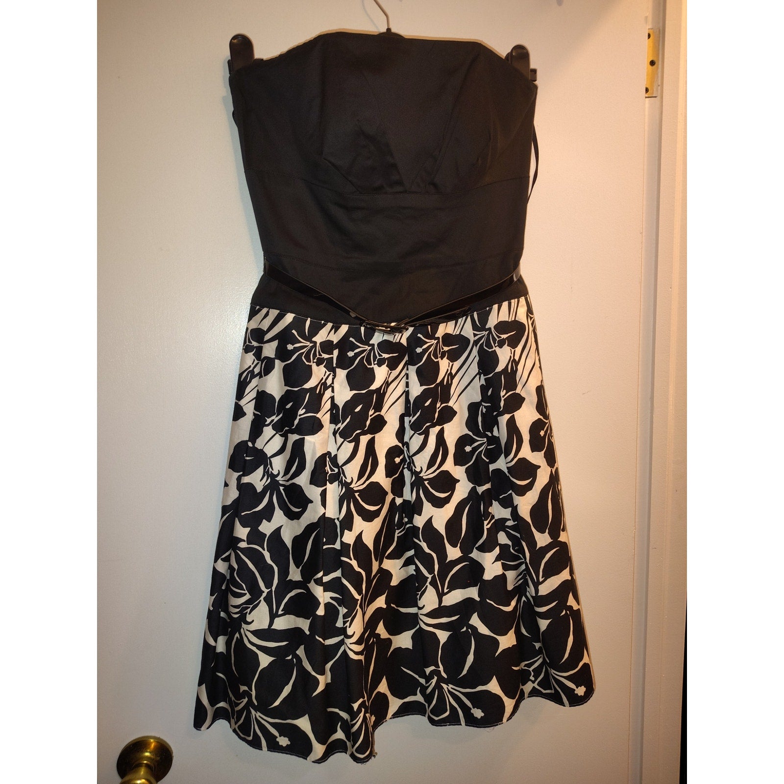 White House Black Market strapless dress Sz 2