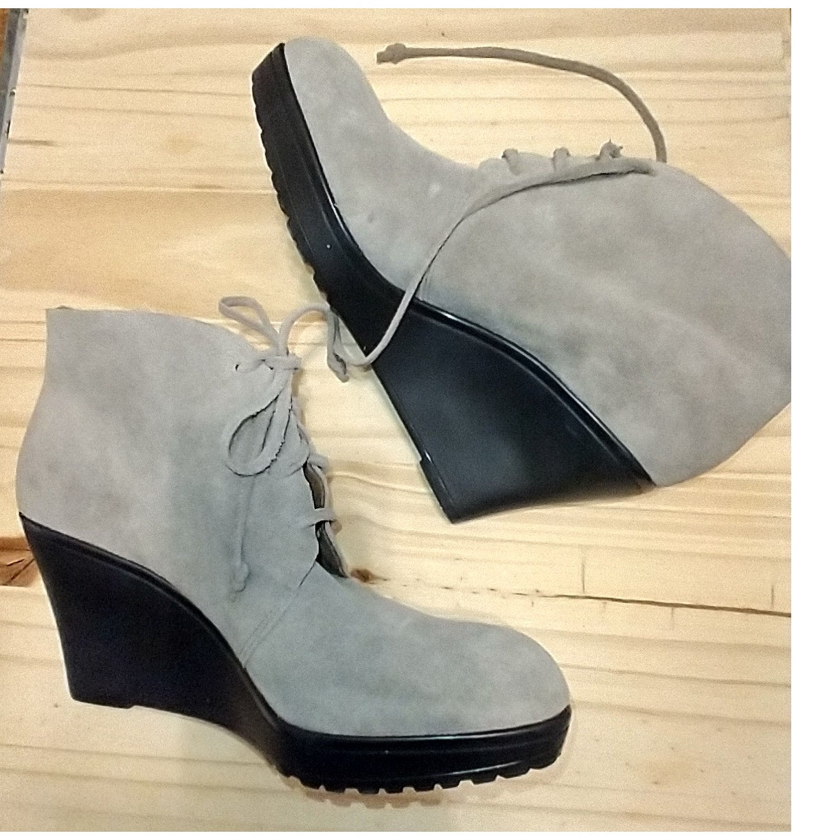 Via Spiga Sz 7 Suede Lace up Wedges
