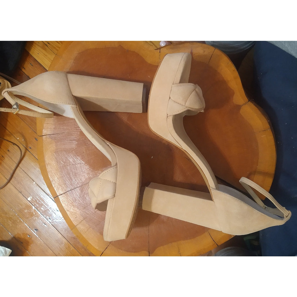 Vince Camuto sz 10 Mahg in Natural