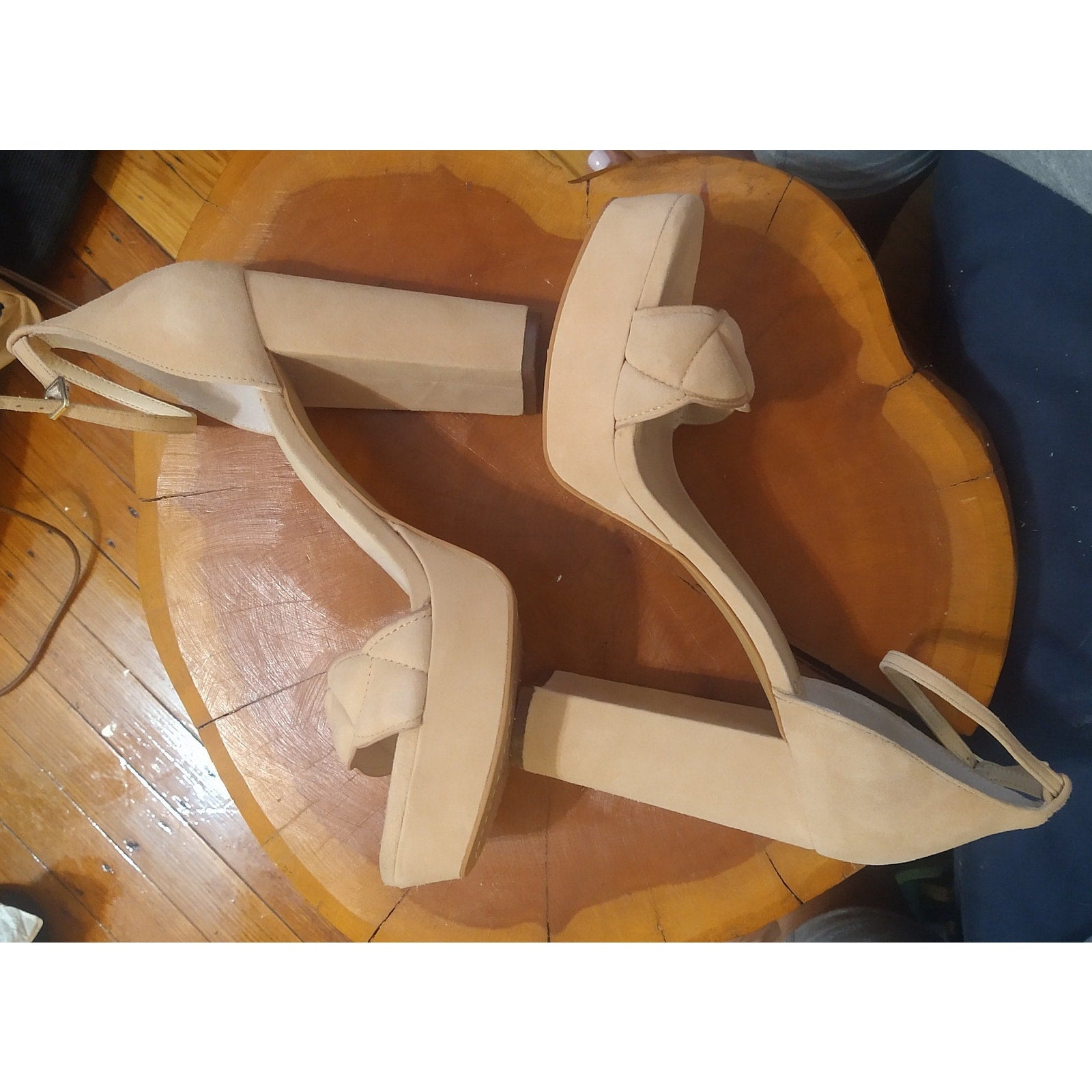 Vince Camuto sz 10 Mahg in Natural