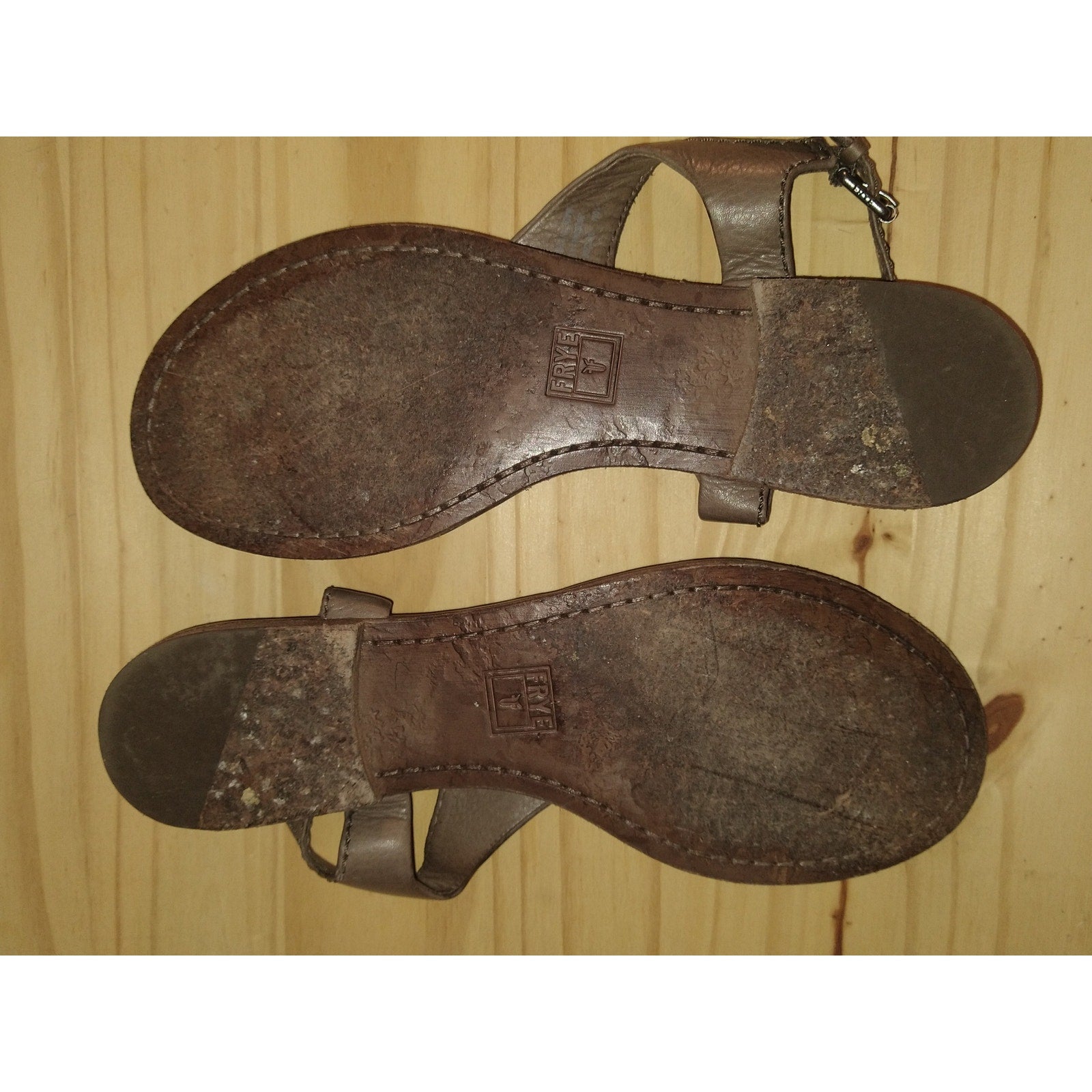 Frye Pebble Leather Sandals Sz 10 in Taupe