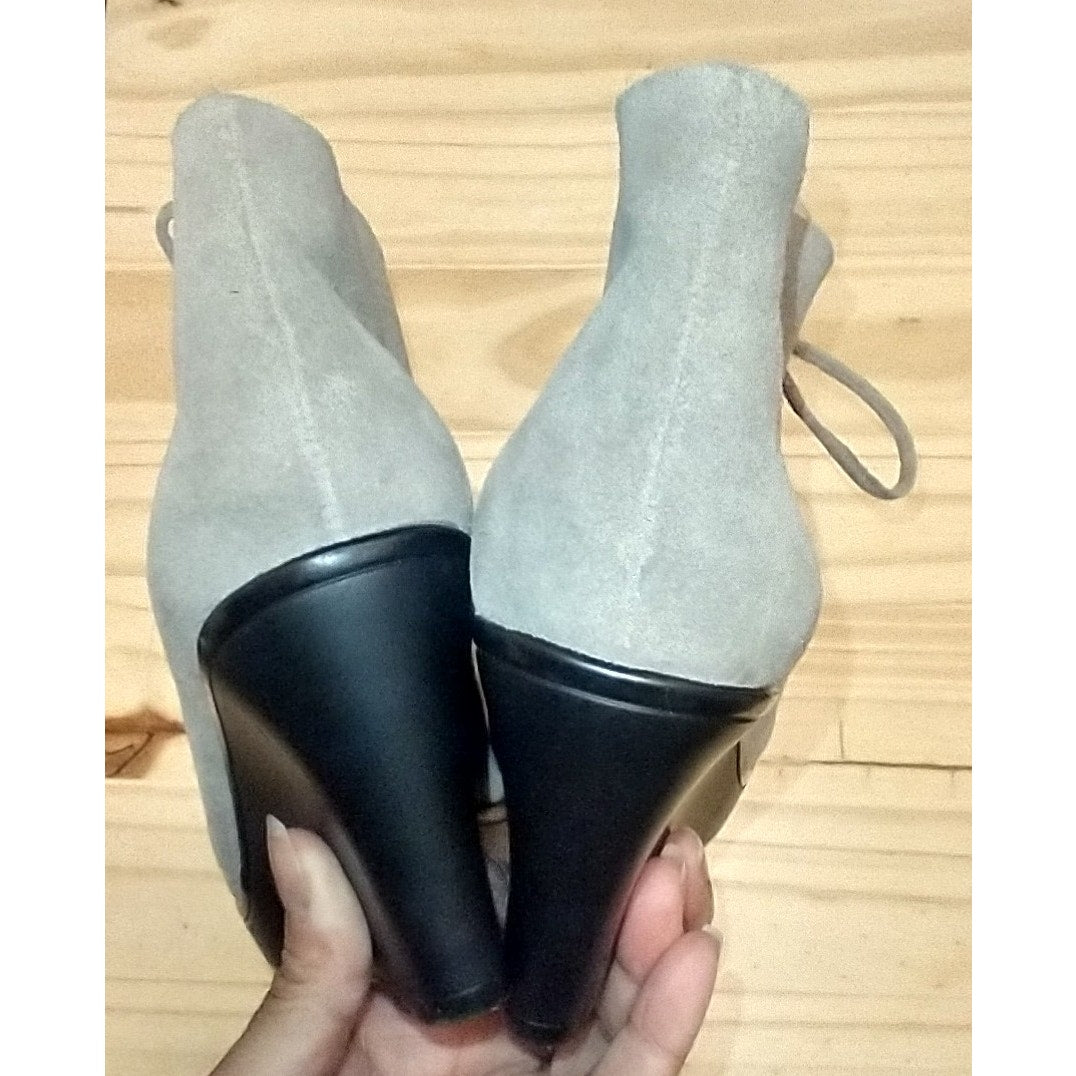 Via Spiga Sz 7 Suede Lace up Wedges