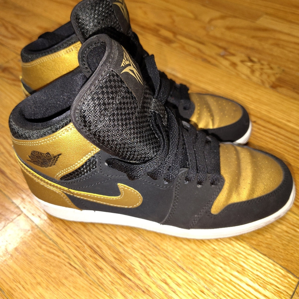 Jordan 1 Retro MeloBlack and Gold Sz 5.5y