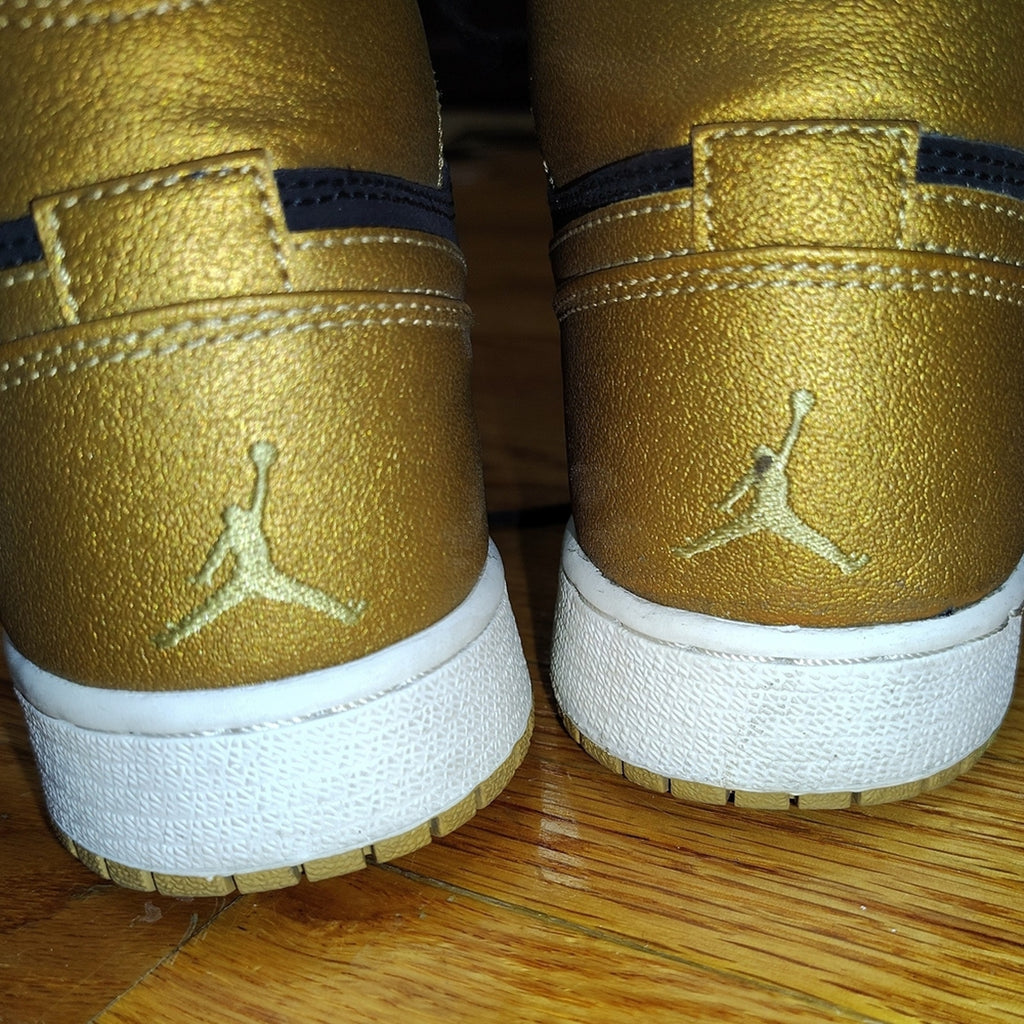 Jordan 1 Retro MeloBlack and Gold Sz 5.5y