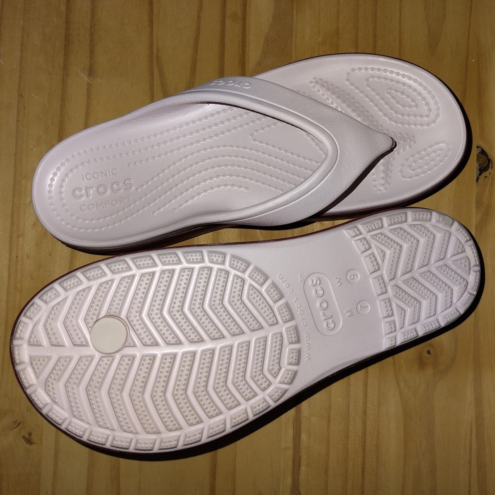 CROCS Women's  White &  Red Platform Flip flops Sz 9