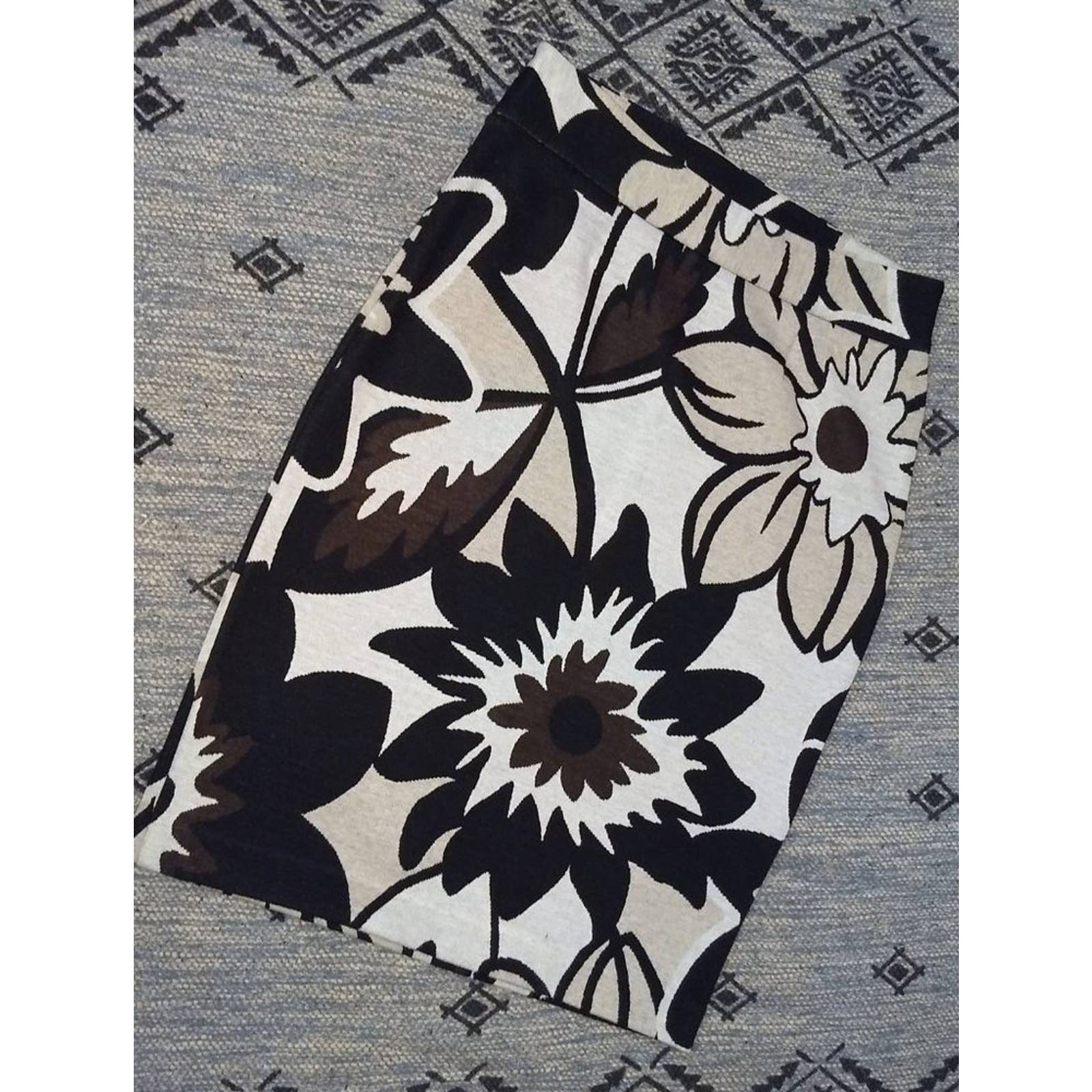GRACE Bold floral print skirt Sz 6