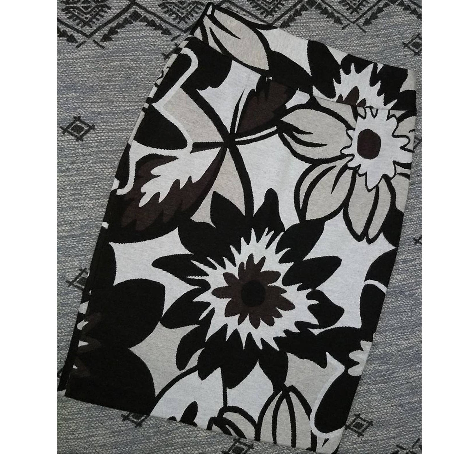 GRACE Bold floral print skirt Sz 6
