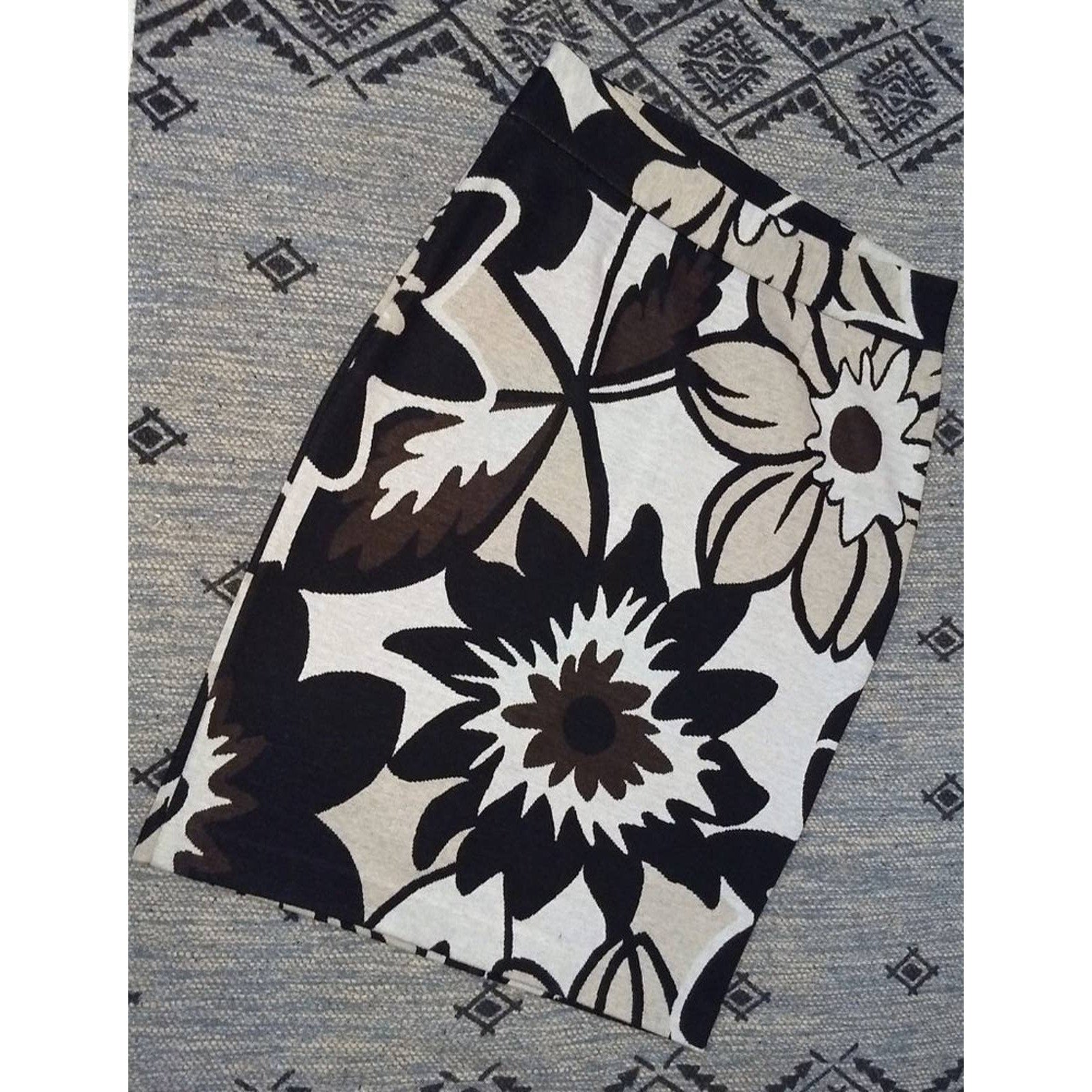 GRACE Bold floral print skirt Sz 6
