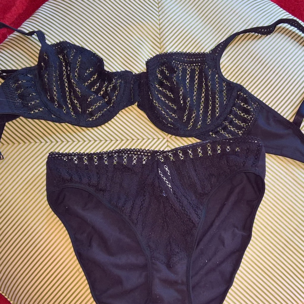 Vintage Donna Karan Intimates Never worn set - 34D/M